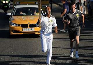 olympic torch becomes cultural happening in uk -... olympic torch becomes cultural happening in uk -...