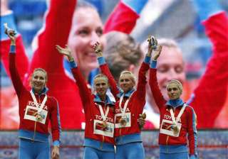 russian female runners kisses not a protest -... russian female runners kisses not a protest -...