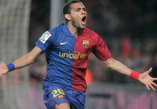 alves wants to stay at barcelona despite no offer... alves wants to stay at barcelona despite no offer...