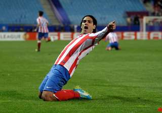 atletico beats valencia 4 2 in europa league... atletico beats valencia 4 2 in europa league...