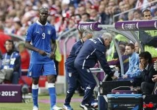 balotelli loses his place in italy s lineup -... balotelli loses his place in italy s lineup -...
