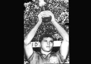 bellini captain of 1958 world cup champion brazil... bellini captain of 1958 world cup champion brazil...