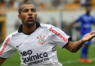 brazilian player criticized for photo of kiss -... brazilian player criticized for photo of kiss -...