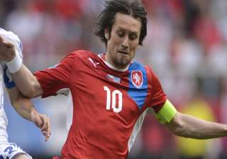 czech captain tomas rosicky resumes training -... czech captain tomas rosicky resumes training -...
