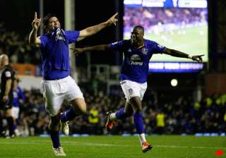 donovan stars in everton s fa cup win over fulham... donovan stars in everton s fa cup win over fulham...