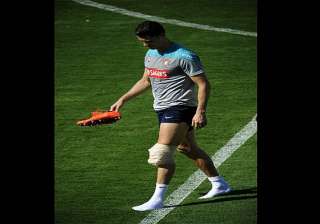 fifa world cup cristiano ronaldo wears knee brace... fifa world cup cristiano ronaldo wears knee brace...