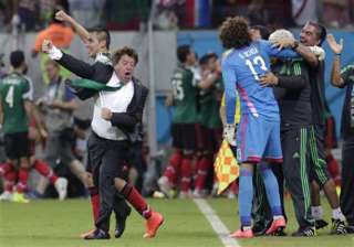 fifa world cup watch mexico s coach s theatrical... fifa world cup watch mexico s coach s theatrical...