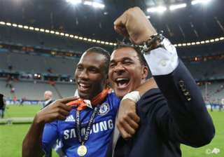 gullit opposes yellow cards for protesting racism... gullit opposes yellow cards for protesting racism...