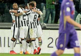 juventus beats fiorentina 3 2 but left waiting... juventus beats fiorentina 3 2 but left waiting...