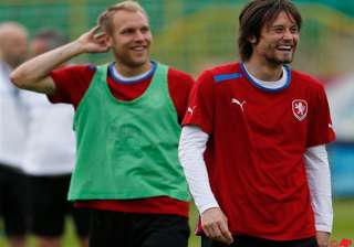 injured rosicky not ready to start euro quarters... injured rosicky not ready to start euro quarters...