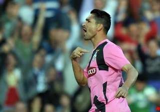 juventus closing in on italian league title -... juventus closing in on italian league title -...