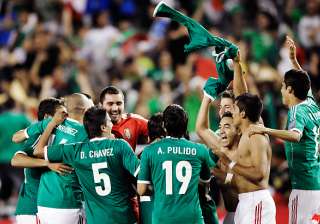 mexico beats honduras 2 1 in concacaf final -... mexico beats honduras 2 1 in concacaf final -...