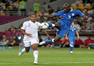 milan beat fiorentina juventus edge closer to... milan beat fiorentina juventus edge closer to...
