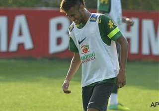 neymar hurt in practice but should play friendly... neymar hurt in practice but should play friendly...