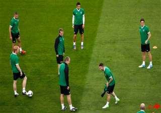 no room for niceties when italy meets ireland -... no room for niceties when italy meets ireland -...