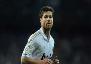 real madrid midfielder xabi alonso breaks foot -... real madrid midfielder xabi alonso breaks foot -...