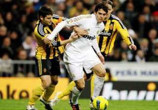 real madrid win easily to pile pressure on barca... real madrid win easily to pile pressure on barca...