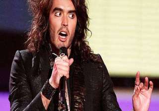 russell brand turns soccer expert for charity -... russell brand turns soccer expert for charity -...