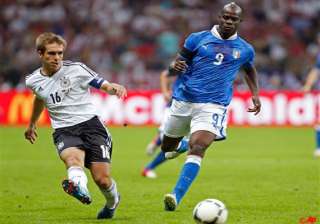 showman balotelli conjures up victory for italy -... showman balotelli conjures up victory for italy -...