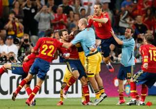 spain s villa puyol to attend euro 2012 final -... spain s villa puyol to attend euro 2012 final -...