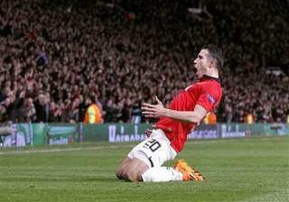 van persie out for 4 6 weeks with sprained knee -... van persie out for 4 6 weeks with sprained knee -...