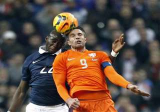 van persie wants to extend deal at man united -... van persie wants to extend deal at man united -...