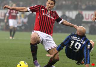 zlatan ibrahimovic wins serie a player of 2011 -... zlatan ibrahimovic wins serie a player of 2011 -...
