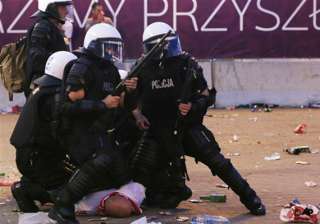 24 people hurt in clashes at euro 2012 - India TV 24 people hurt in clashes at euro 2012 - India TV