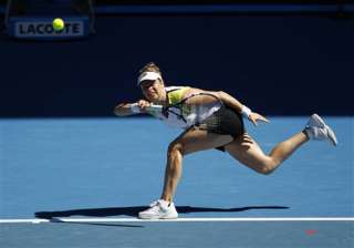 clijsters overcomes injury to beat li in 3 sets -... clijsters overcomes injury to beat li in 3 sets -...