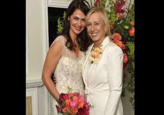 martina navratilova becomes mrs ties knot with... martina navratilova becomes mrs ties knot with...