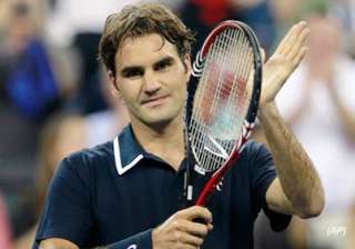 federer hits between the legs shot in us open... federer hits between the legs shot in us open...