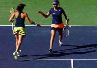sania martina suffer shock first defeat - India TV sania martina suffer shock first defeat - India TV