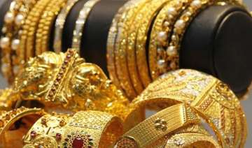 gold shines at all time high of rs 32 600 per 10... gold shines at all time high of rs 32 600 per 10...
