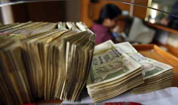 rupee ends lower by 31 paise vs dollar - India TV rupee ends lower by 31 paise vs dollar - India TV
