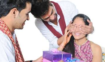 raksha bandhan hey brothers here is the best gift... raksha bandhan hey brothers here is the best gift...