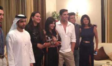 akshay sonakshi imran ekta dine with dubai s... akshay sonakshi imran ekta dine with dubai s...
