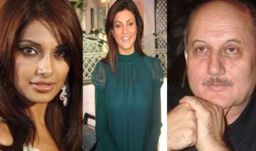 bollywood stars hail anna hazare - India TV bollywood stars hail anna hazare - India TV