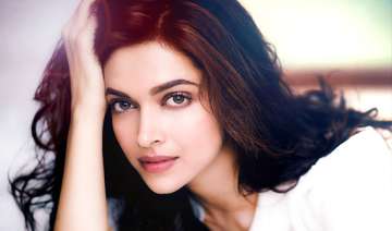 deepika padukone brand ambassador of axis bank -... deepika padukone brand ambassador of axis bank -...