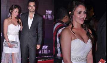 esha deol flaunts ample cleavage at sridevi s... esha deol flaunts ample cleavage at sridevi s...