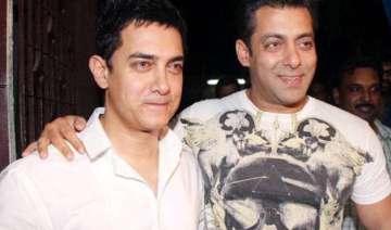 shocking aamir khan backstabbed by friend salman... shocking aamir khan backstabbed by friend salman...