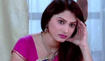 rashi sees mysterious thing in gaura masi s room... rashi sees mysterious thing in gaura masi s room...