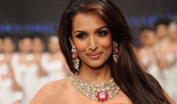 five best item songs of malaika arora khan -... five best item songs of malaika arora khan -...