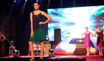 bollywood music not a hit on indian fashion... bollywood music not a hit on indian fashion...