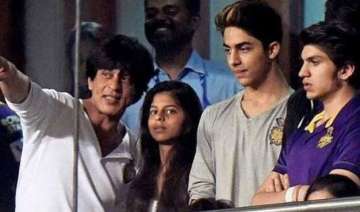 shah rukh khan s kkr squad excited to win the top... shah rukh khan s kkr squad excited to win the top...