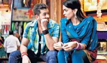 neil shops at chor bazaar - India TV neil shops at chor bazaar - India TV