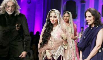 pernia dances away as suneet varma closes ibfw -... pernia dances away as suneet varma closes ibfw -...