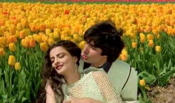 amitabh rekha s tulip garden romance to be... amitabh rekha s tulip garden romance to be...