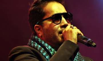 here s why mika singh slapped the dr for good at... here s why mika singh slapped the dr for good at...