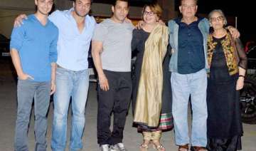salman khan and family celebrates salma s... salman khan and family celebrates salma s...