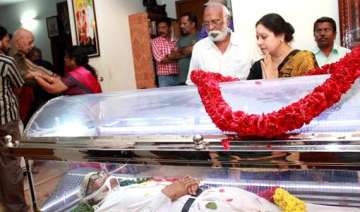 filmmaker balachander cremated - India TV filmmaker balachander cremated - India TV